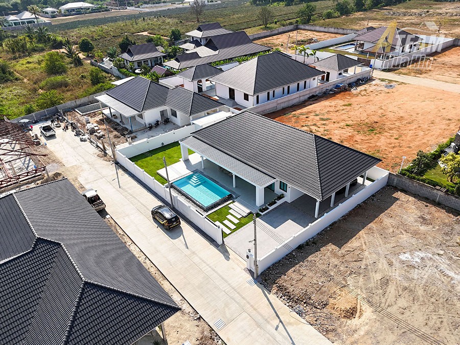 House for Sale WangPong . Old Lady24