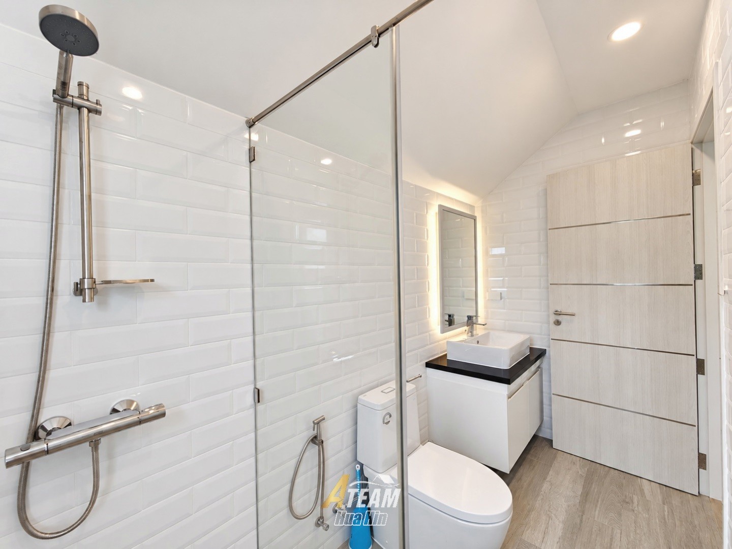 Villa de 3 chambres avec piscine, comme neuve