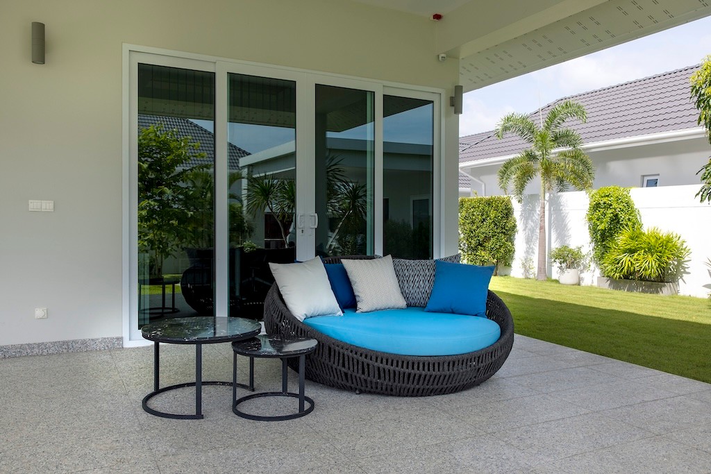 img_006_Outdoor seating_0938