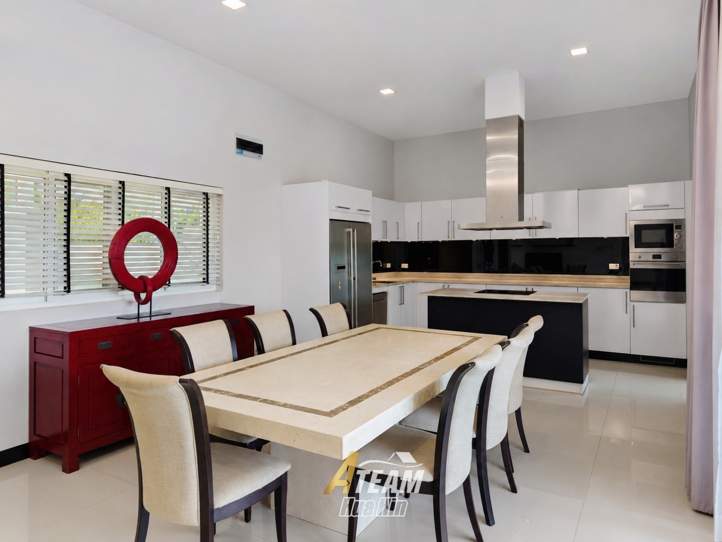 Villa avec piscine de 4 chambres et vue sur les montagnes – à vendre