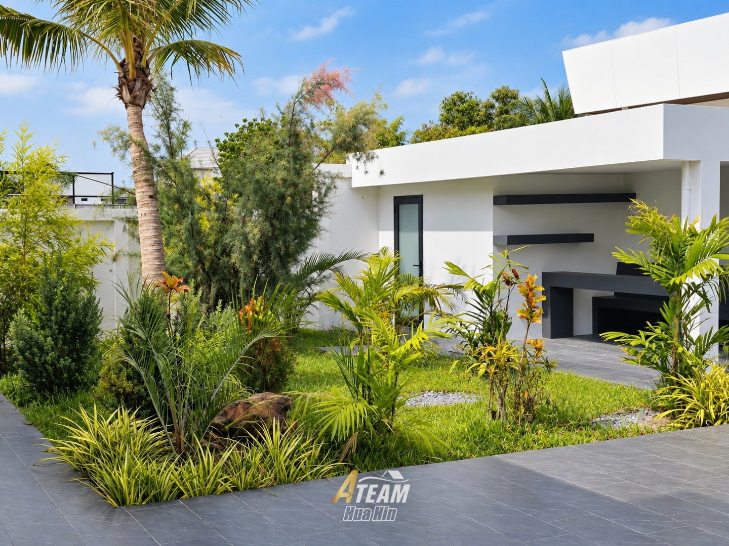 Magnifique villa moderne neuve avec piscine