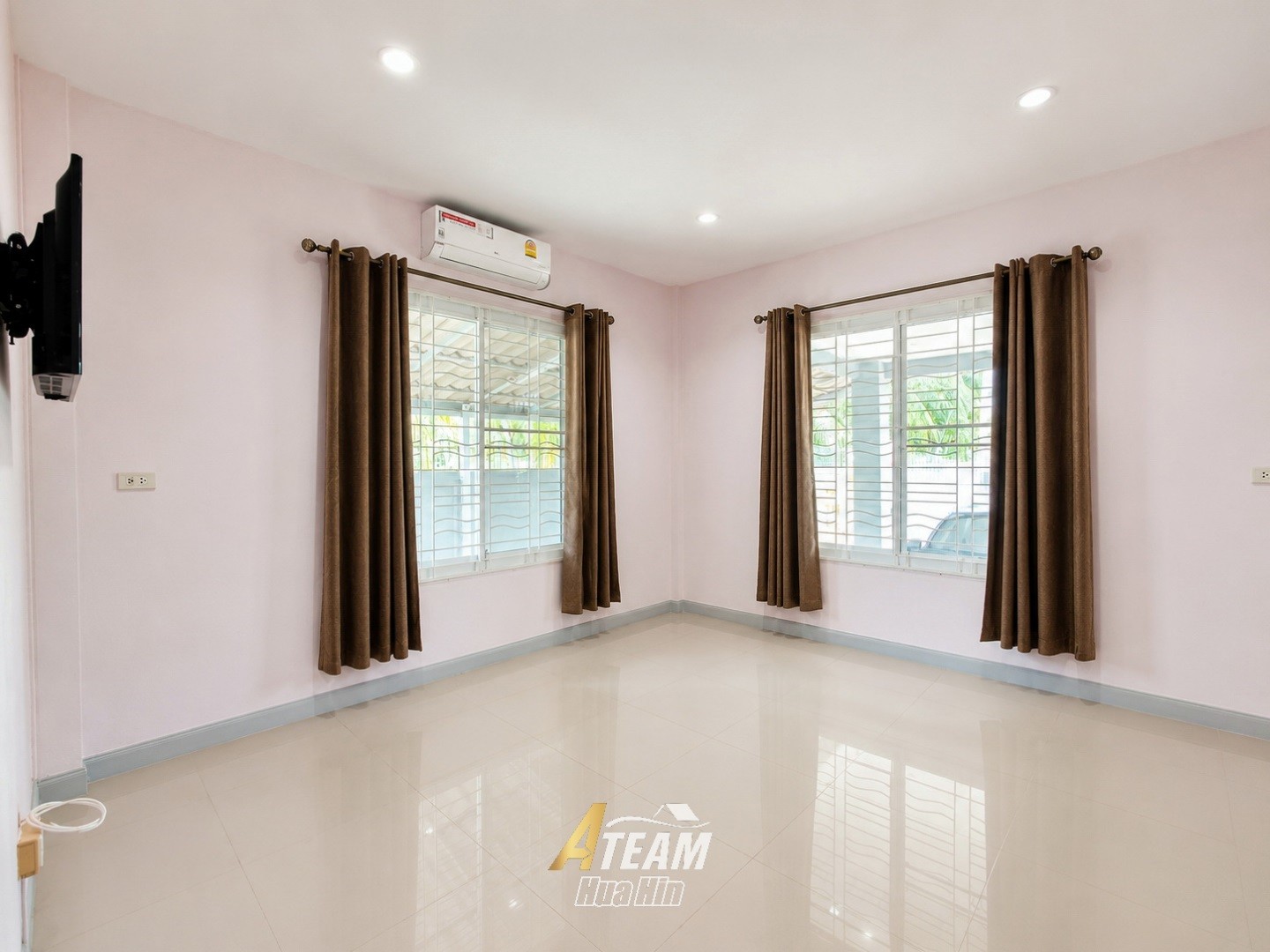 Opportunité d’investissement : maison de 5 chambres près de Pak Nam Pran Beach