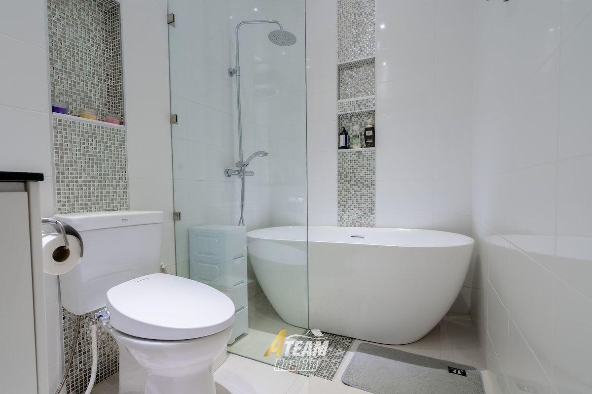 Villa de luxe avec piscine et 3 chambres à vendre à Falcon Hill, Soi 102