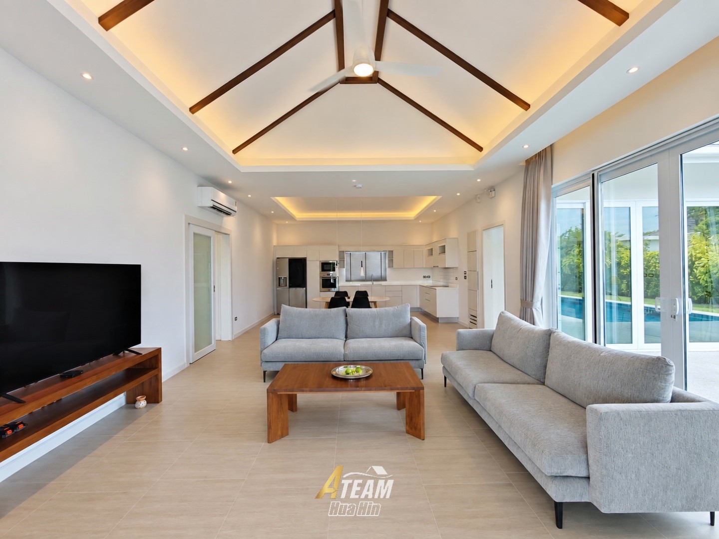 Villa de 3 chambres avec piscine, comme neuve