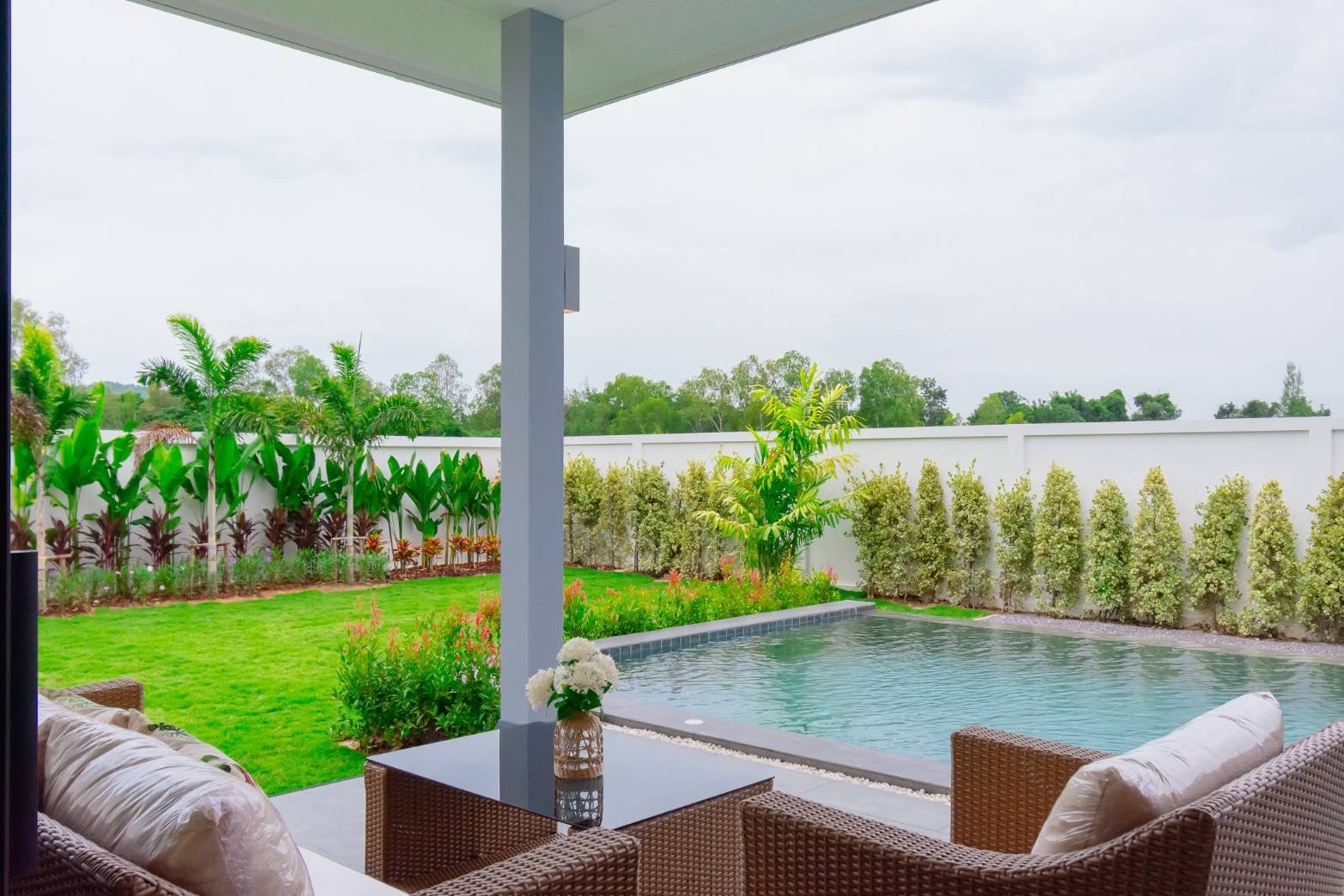 Villa privée avec piscine, 3 chambres et 3 salles de bains, au design élégant