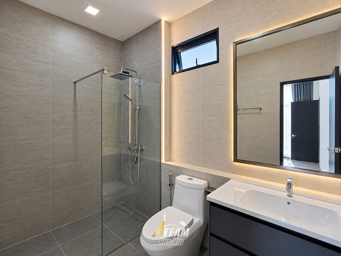 Villa contemporaine exceptionnelle de 4 chambres à Nong Khon