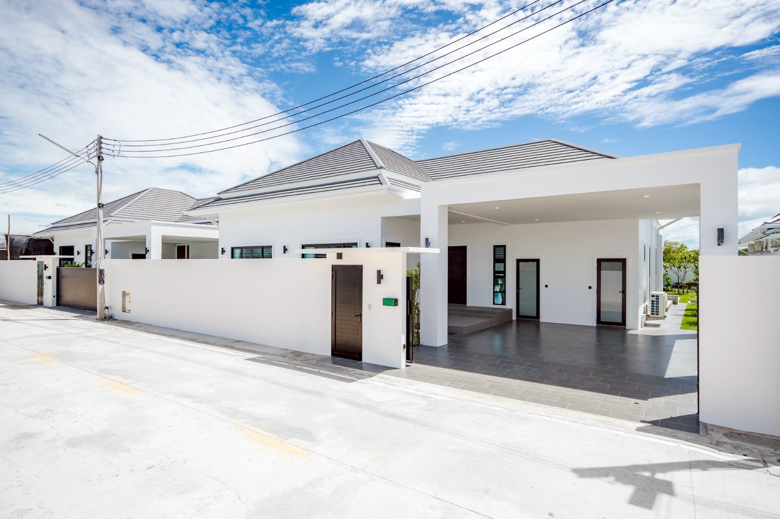 Villa de luxe avec 3 chambres, 3 salles de bains et piscine à vendre à Hua Hin Soi 112