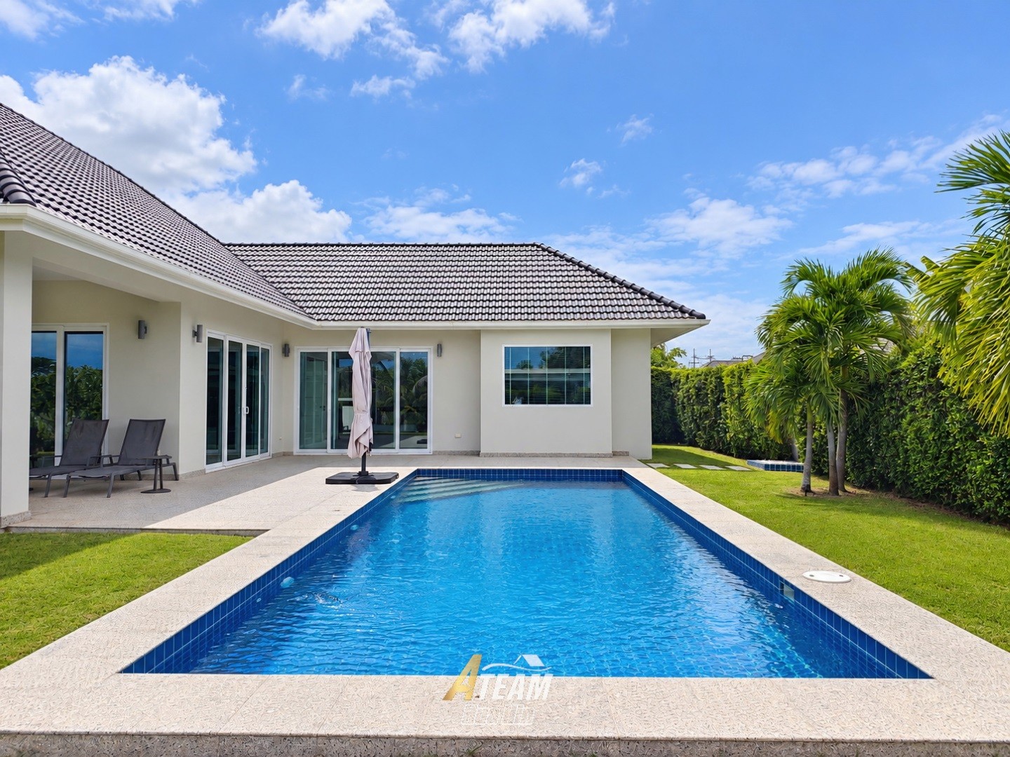 Villa de 3 chambres avec piscine, comme neuve