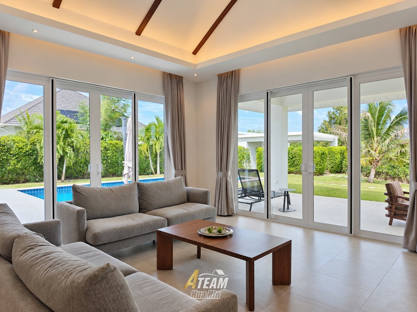 Villa de 3 chambres avec piscine, comme neuve