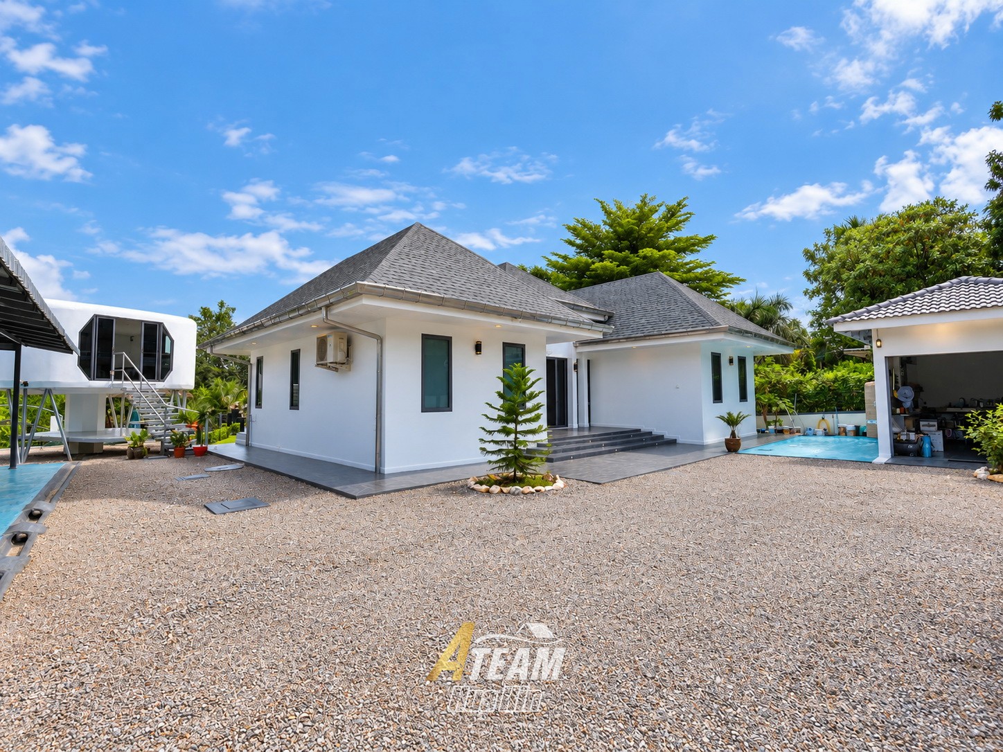 Villa privée avec piscine en bord de rivière et vaste terrain à Pranburi