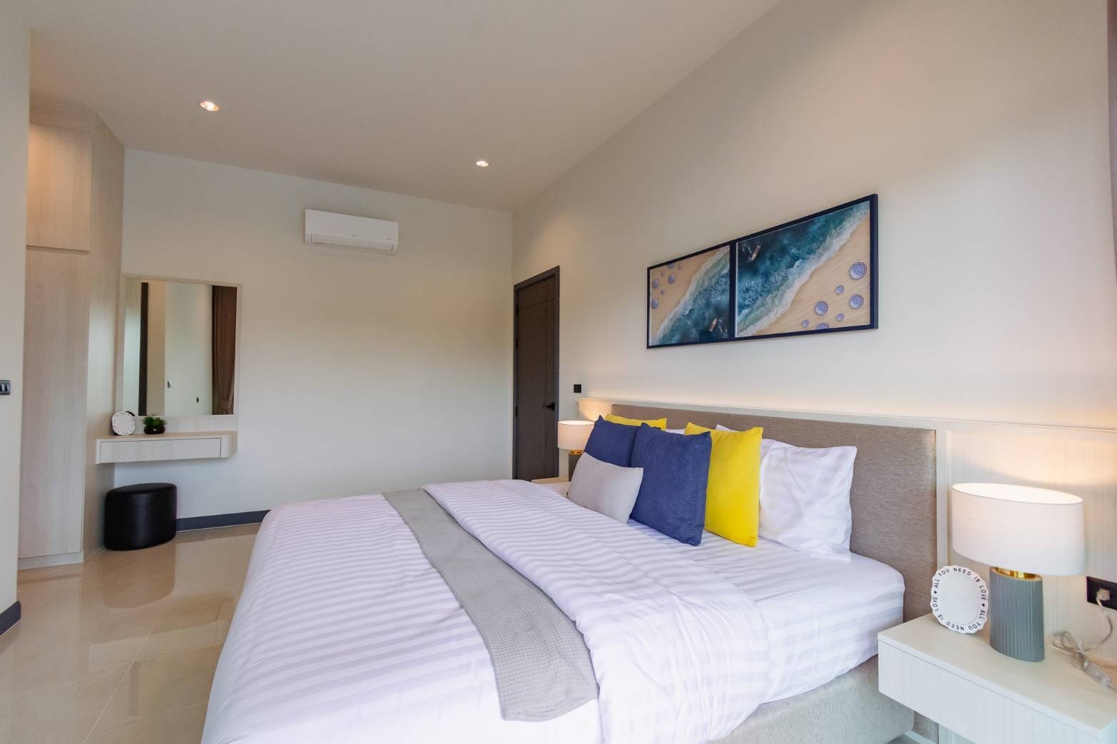 Villa privée avec piscine, 3 chambres et 3 salles de bains, au design élégant