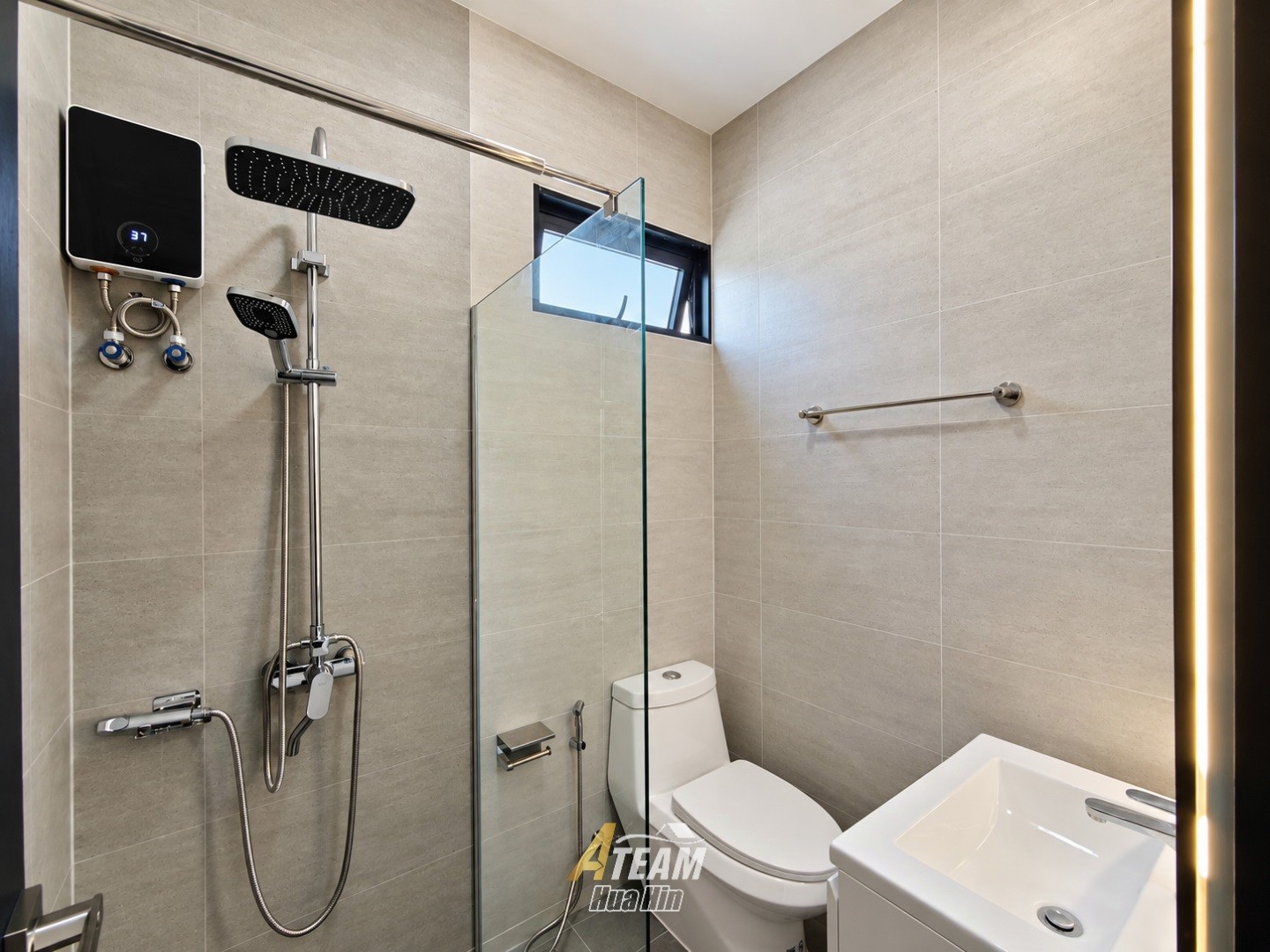 Villa contemporaine exceptionnelle de 4 chambres à Nong Khon