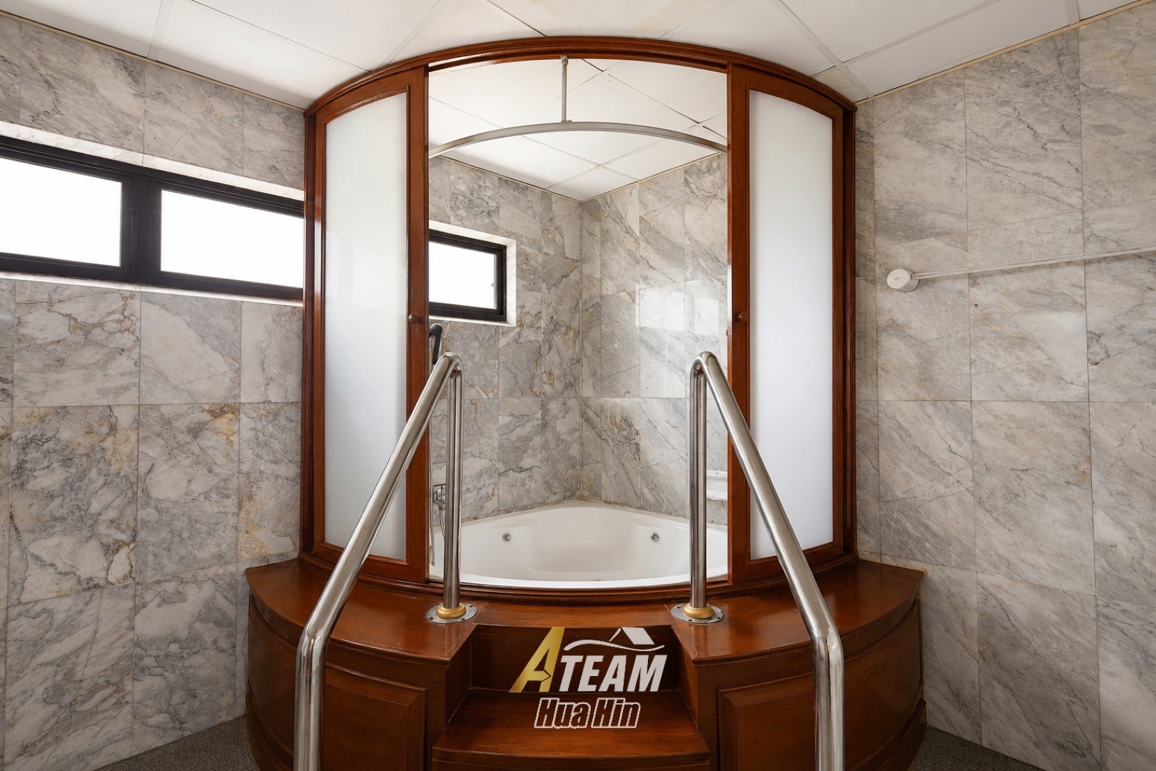 Penthouse de 4 chambres à vendre au Cha-Am Grand Condotel
