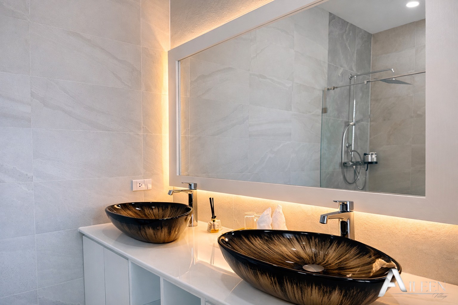 Belle villa avec 3 chambres, 3 salles de bains et piscine dans un quartier résidentiel paisible