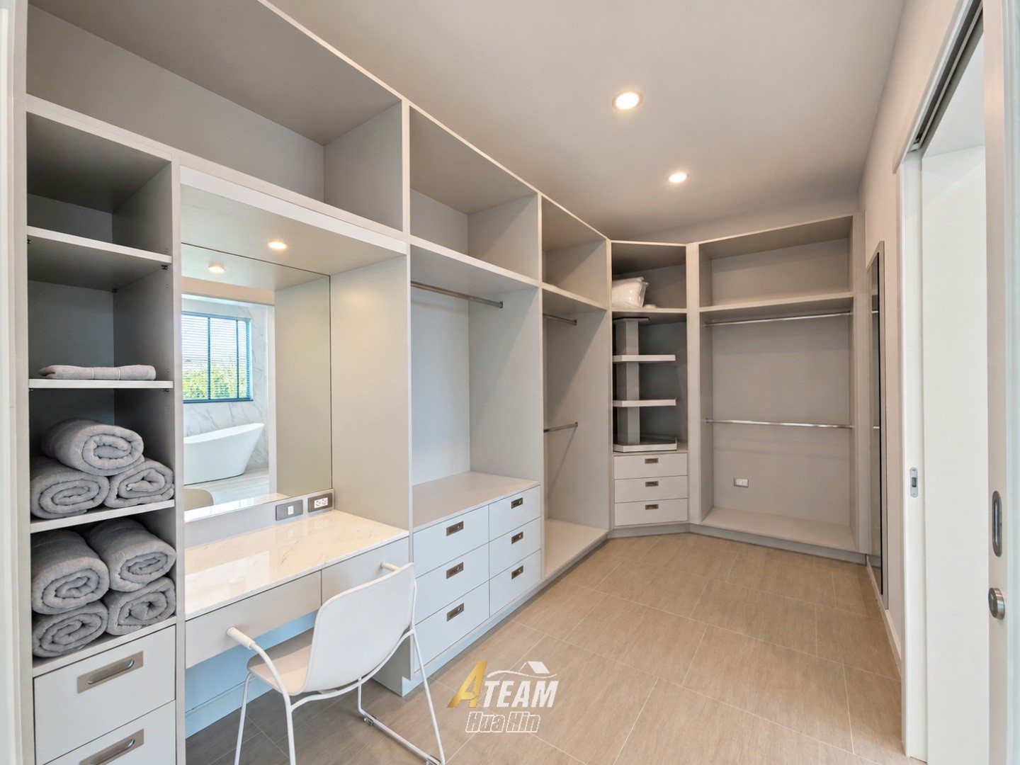 Villa de 3 chambres avec piscine, comme neuve