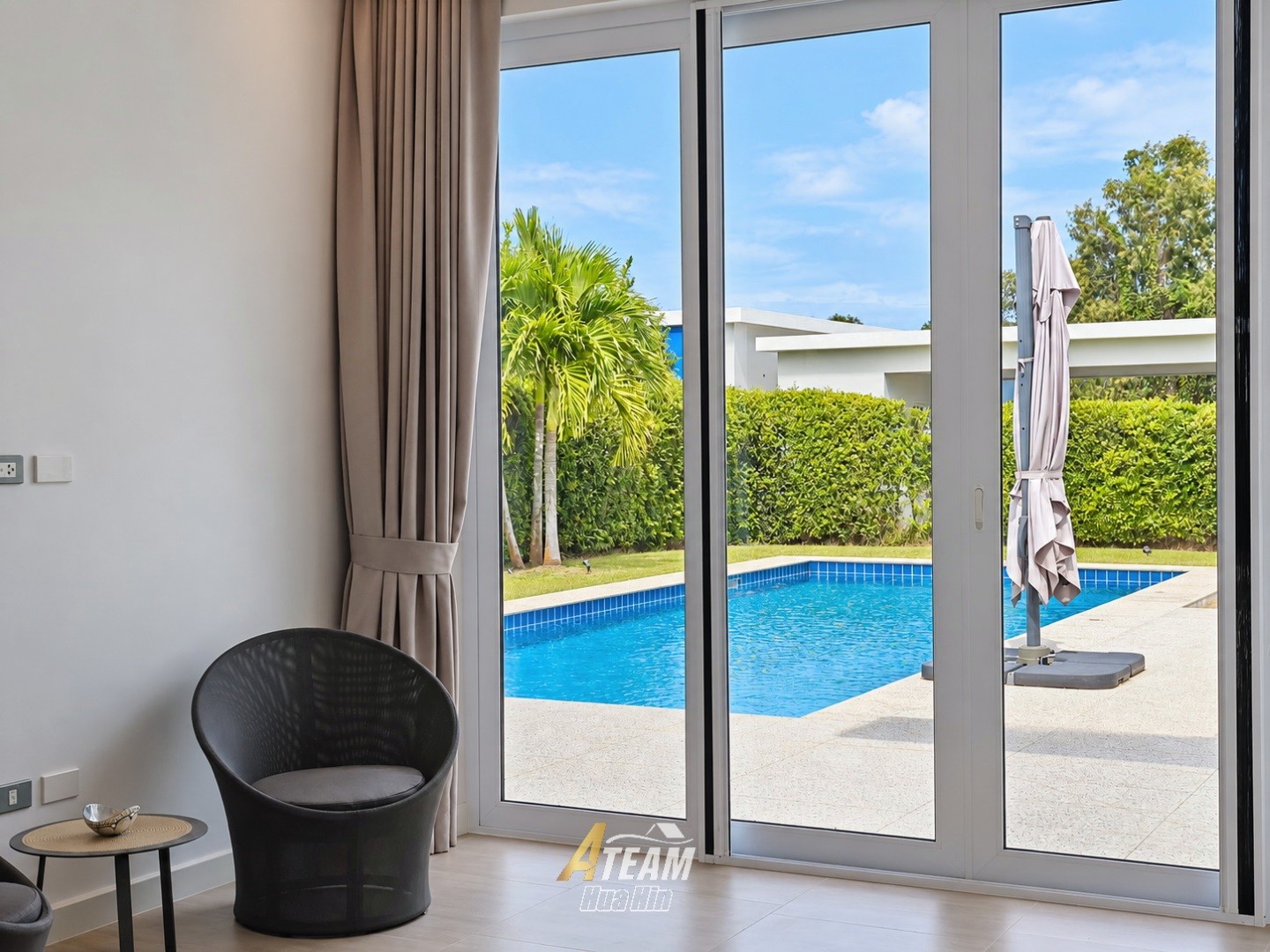 Villa de 3 chambres avec piscine, comme neuve