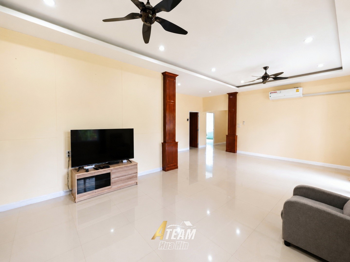 Opportunité d’investissement : maison de 5 chambres près de Pak Nam Pran Beach