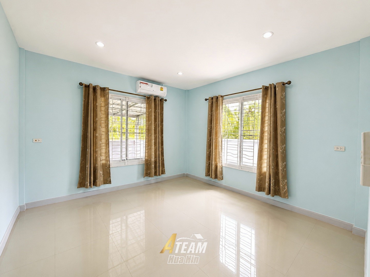 Opportunité d’investissement : maison de 5 chambres près de Pak Nam Pran Beach
