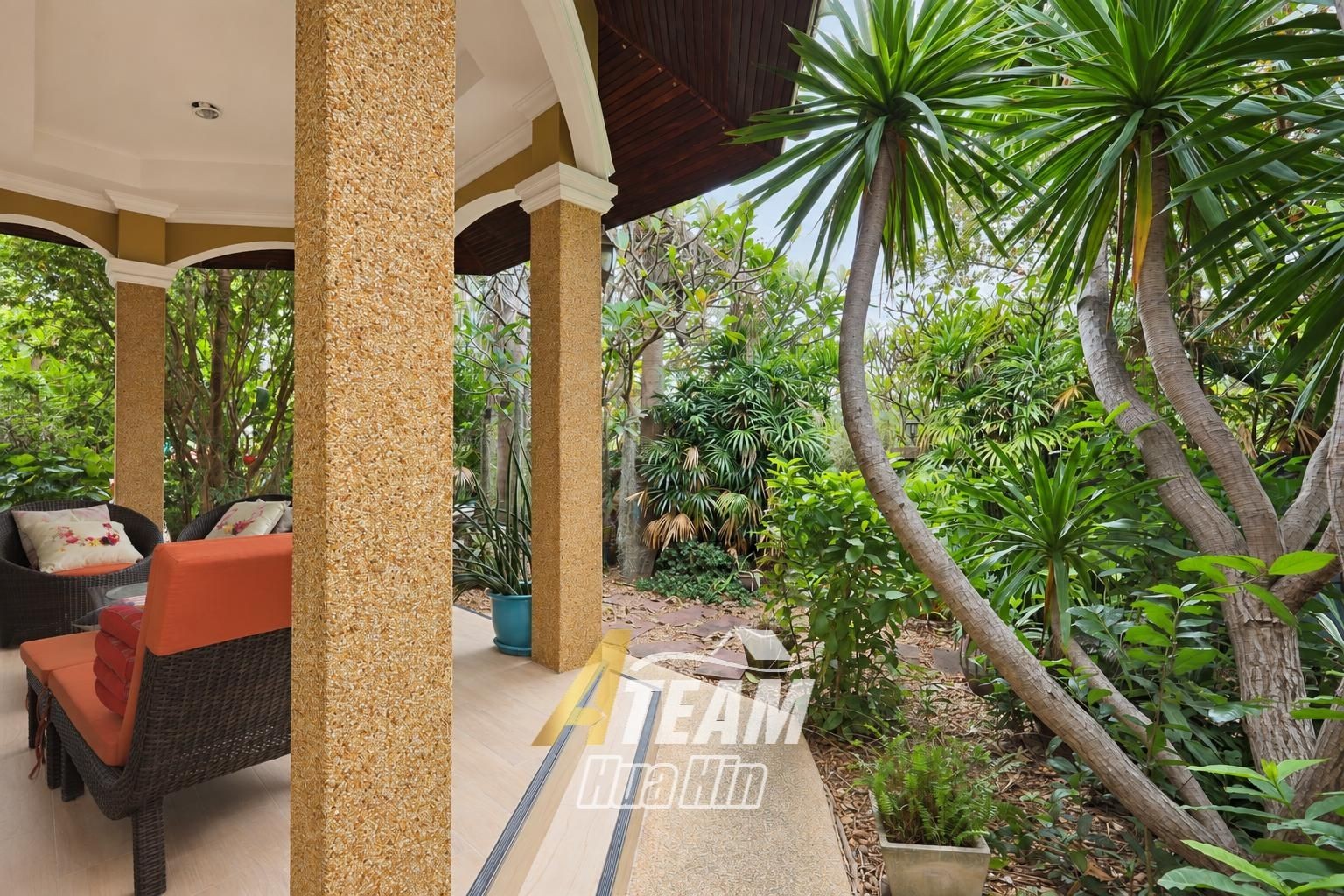 Maison spacieuse de 4 chambres avec maison d'amis et salle de sport à vendre
