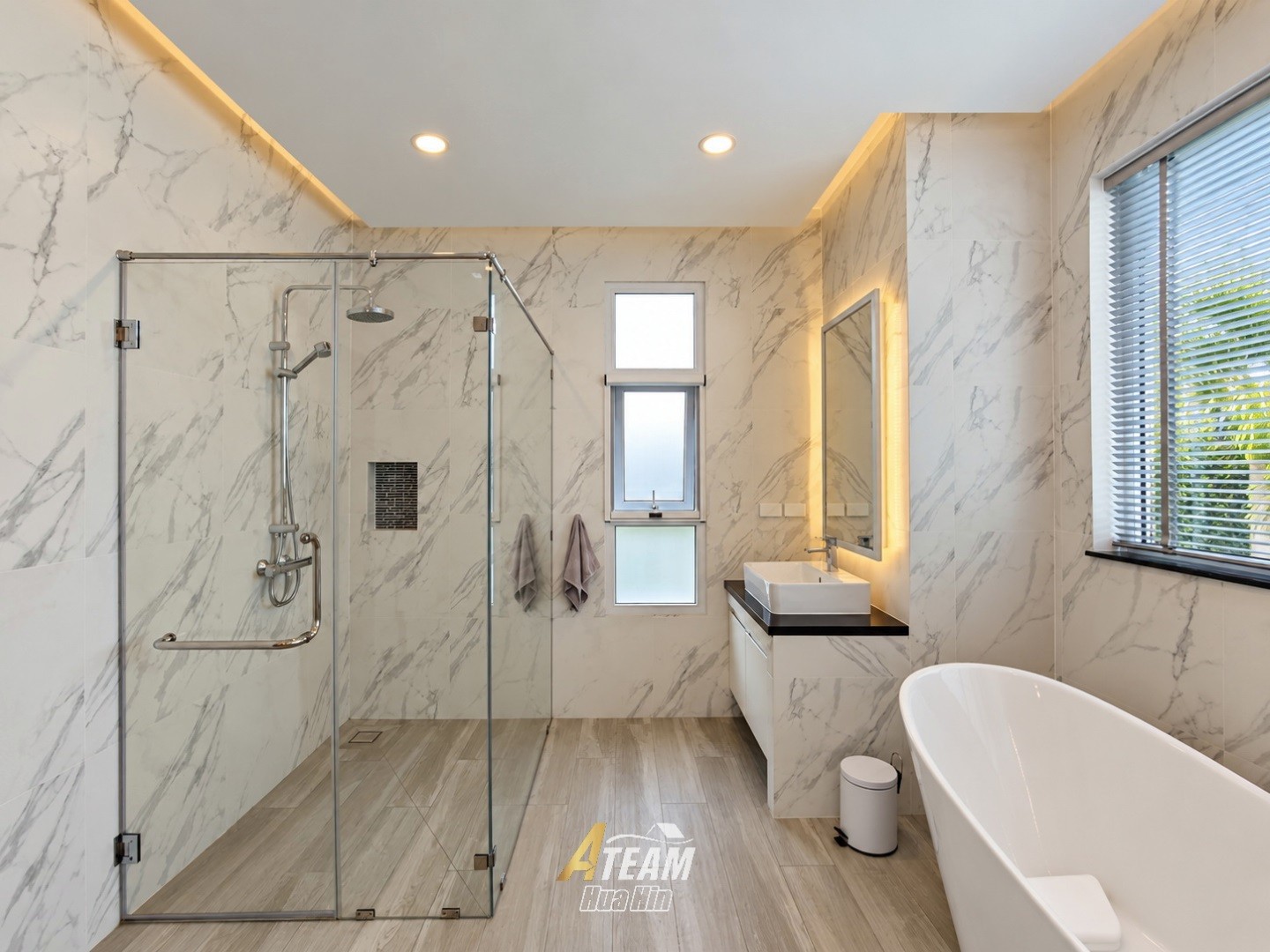Villa de 3 chambres avec piscine, comme neuve