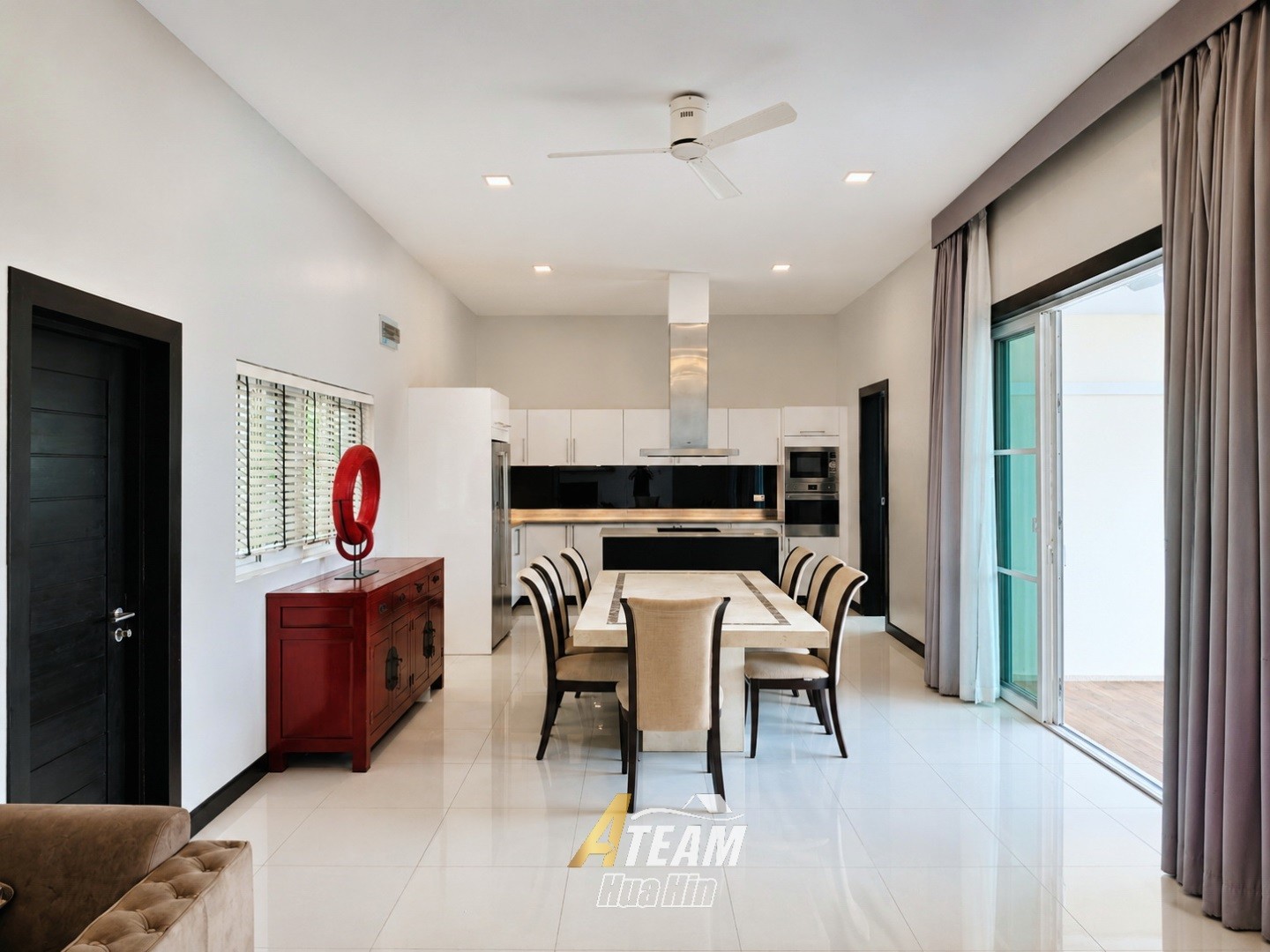 Villa avec piscine de 4 chambres et vue sur les montagnes – à vendre