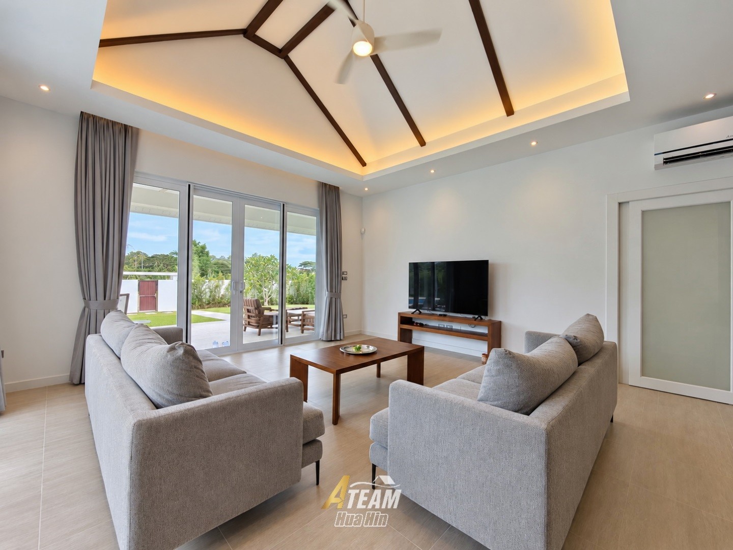 Villa de 3 chambres avec piscine, comme neuve