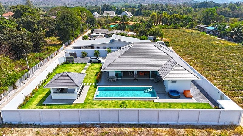 img_House for sale huahin poolvilla luxury blackmountain drone1