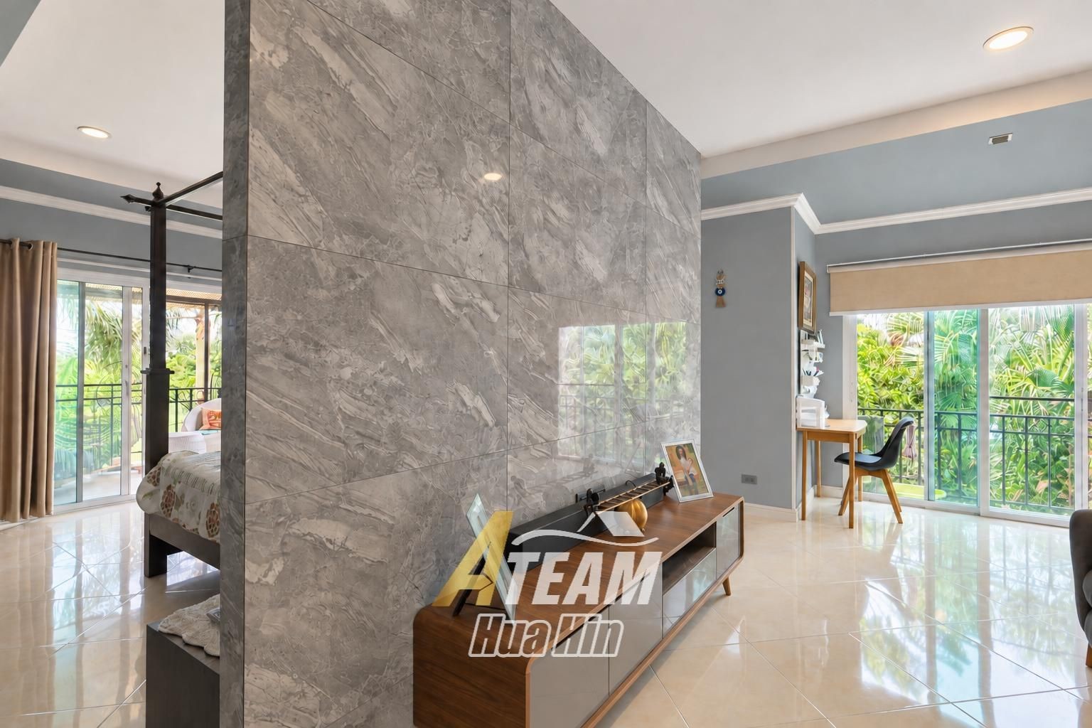 Maison spacieuse de 4 chambres avec maison d'amis et salle de sport à vendre