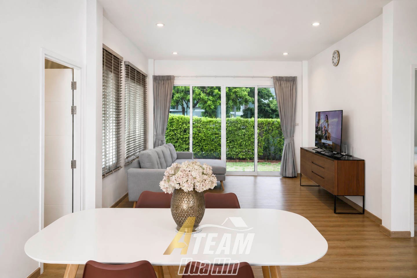 Spacieuse villa avec piscine de 3 chambres dans une résidence paisible