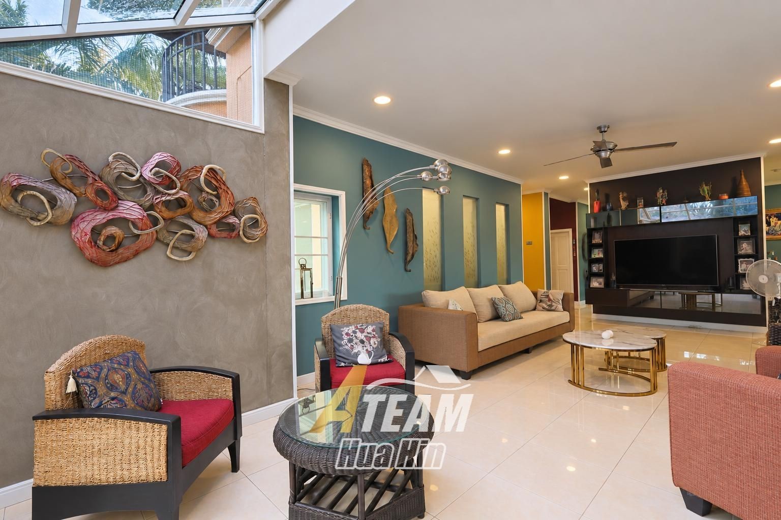 Maison spacieuse de 4 chambres avec maison d'amis et salle de sport à vendre
