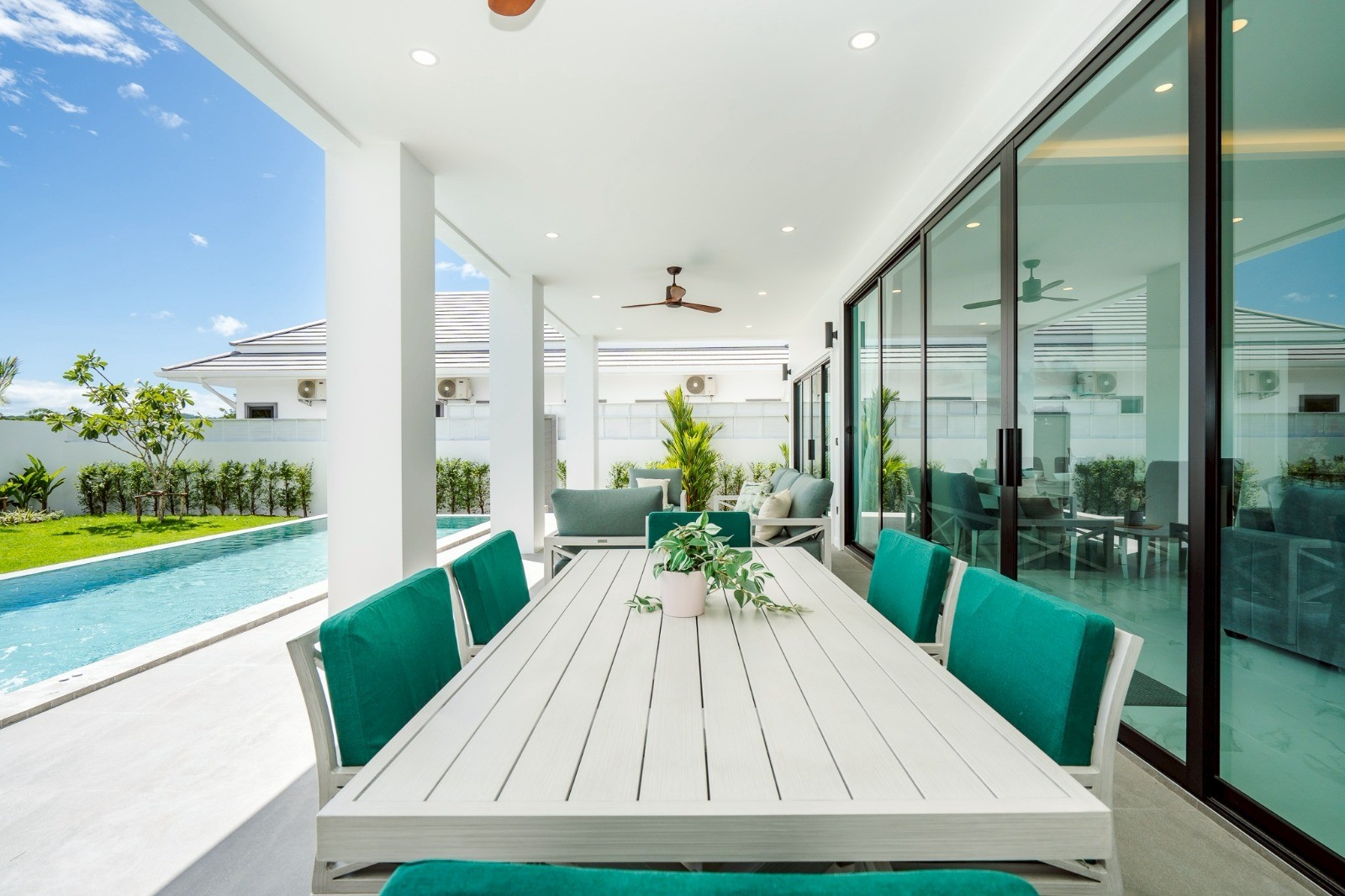 Villa de luxe avec 3 chambres, 3 salles de bains et piscine à vendre à Hua Hin Soi 112