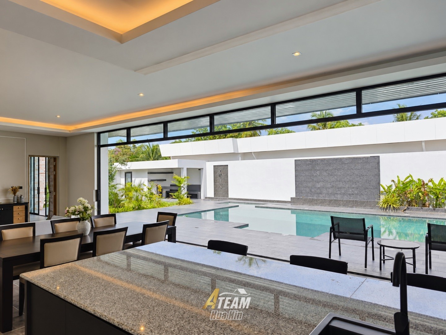 Magnifique villa moderne neuve avec piscine