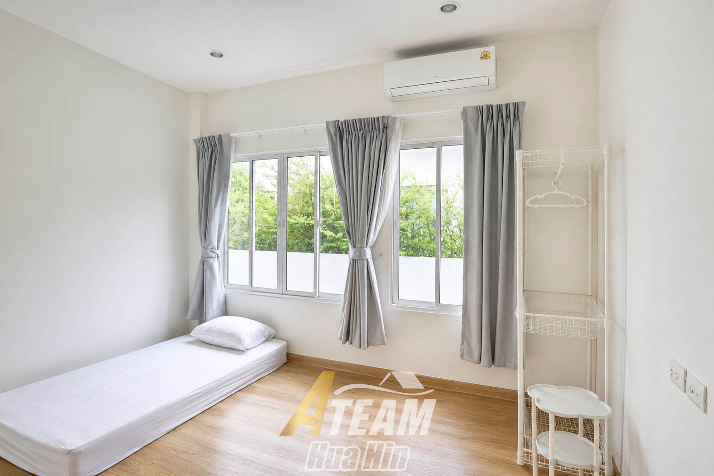 Spacieuse villa avec piscine de 3 chambres dans une résidence paisible