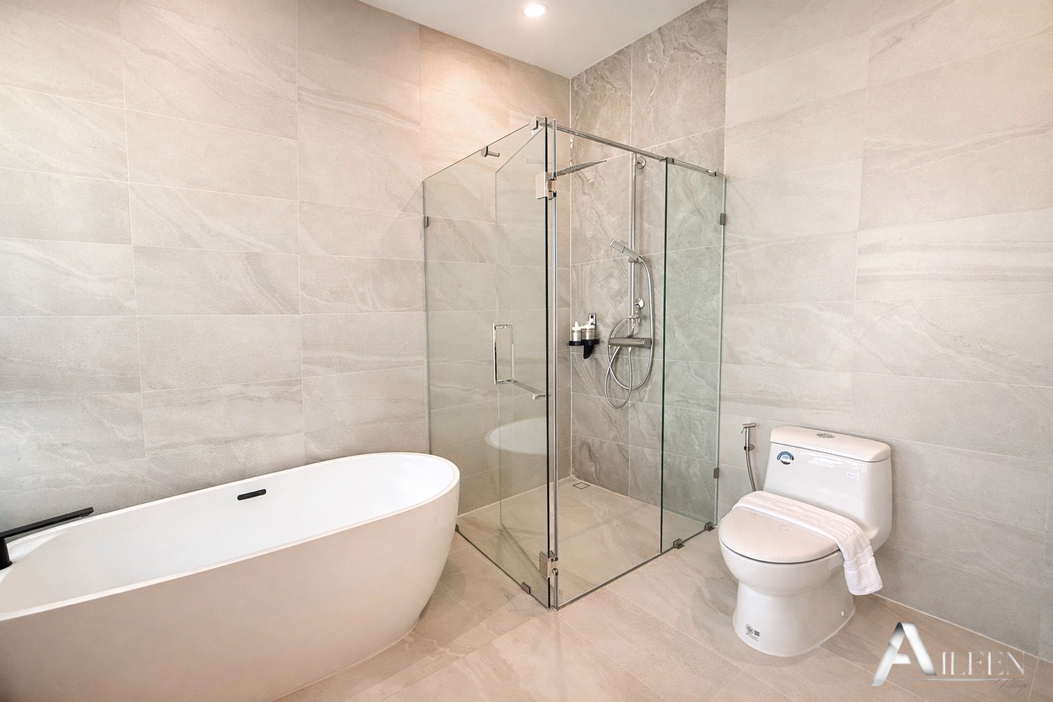 Belle villa avec 3 chambres, 3 salles de bains et piscine dans un quartier résidentiel paisible