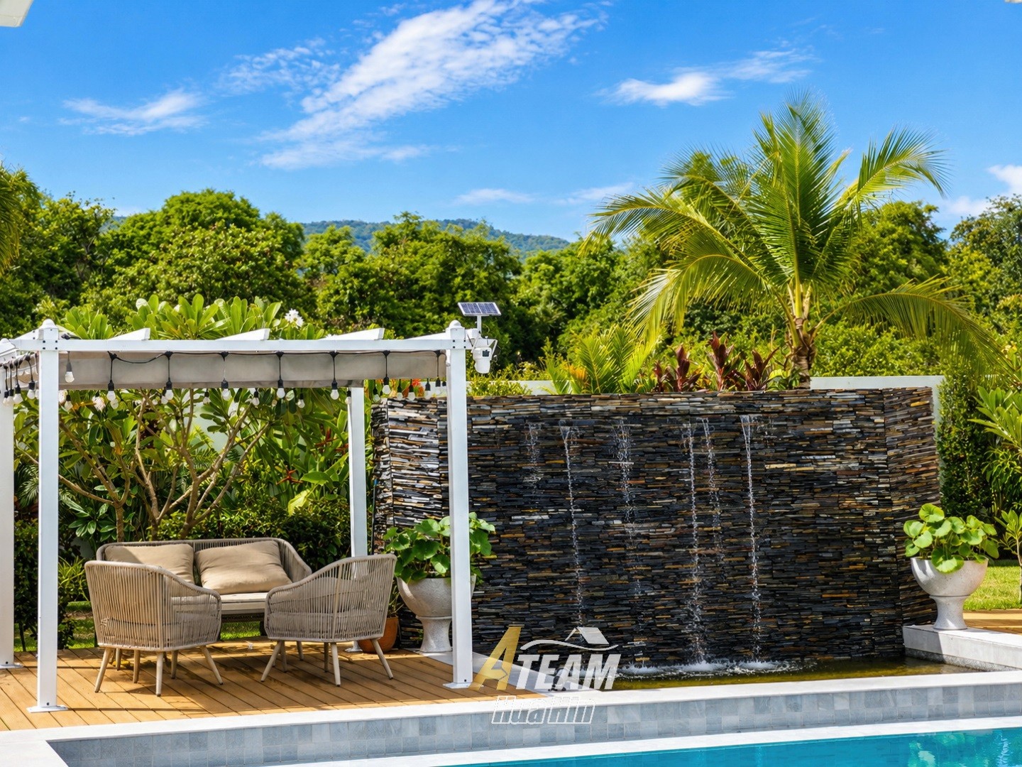 Villa de luxe avec grand terrain et vue sur les montagnes