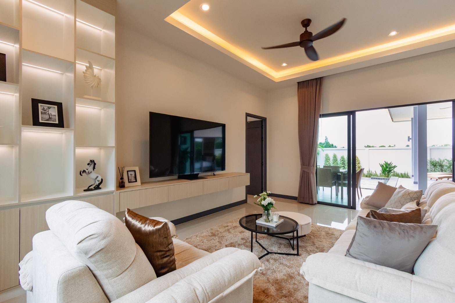 Villa privée avec piscine, 3 chambres et 3 salles de bains, au design élégant