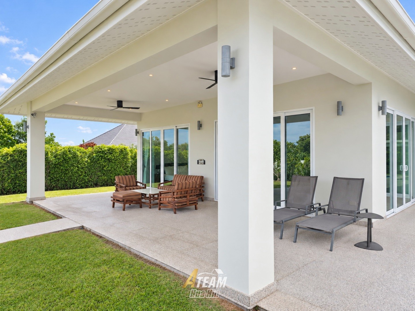 Villa de 3 chambres avec piscine, comme neuve