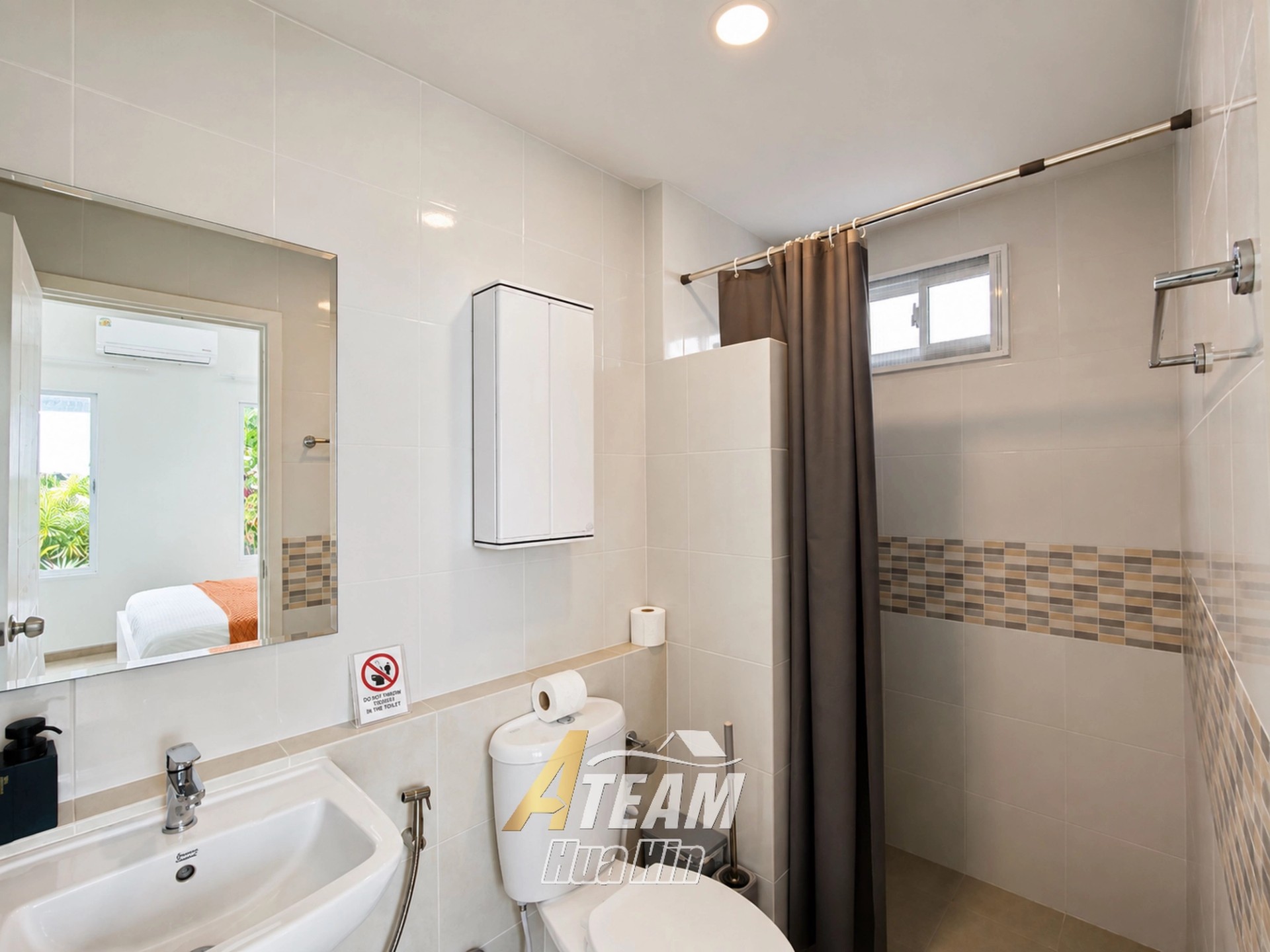 Villa de 2 chambres avec piscine, panneaux solaires et sauna, comme neuve