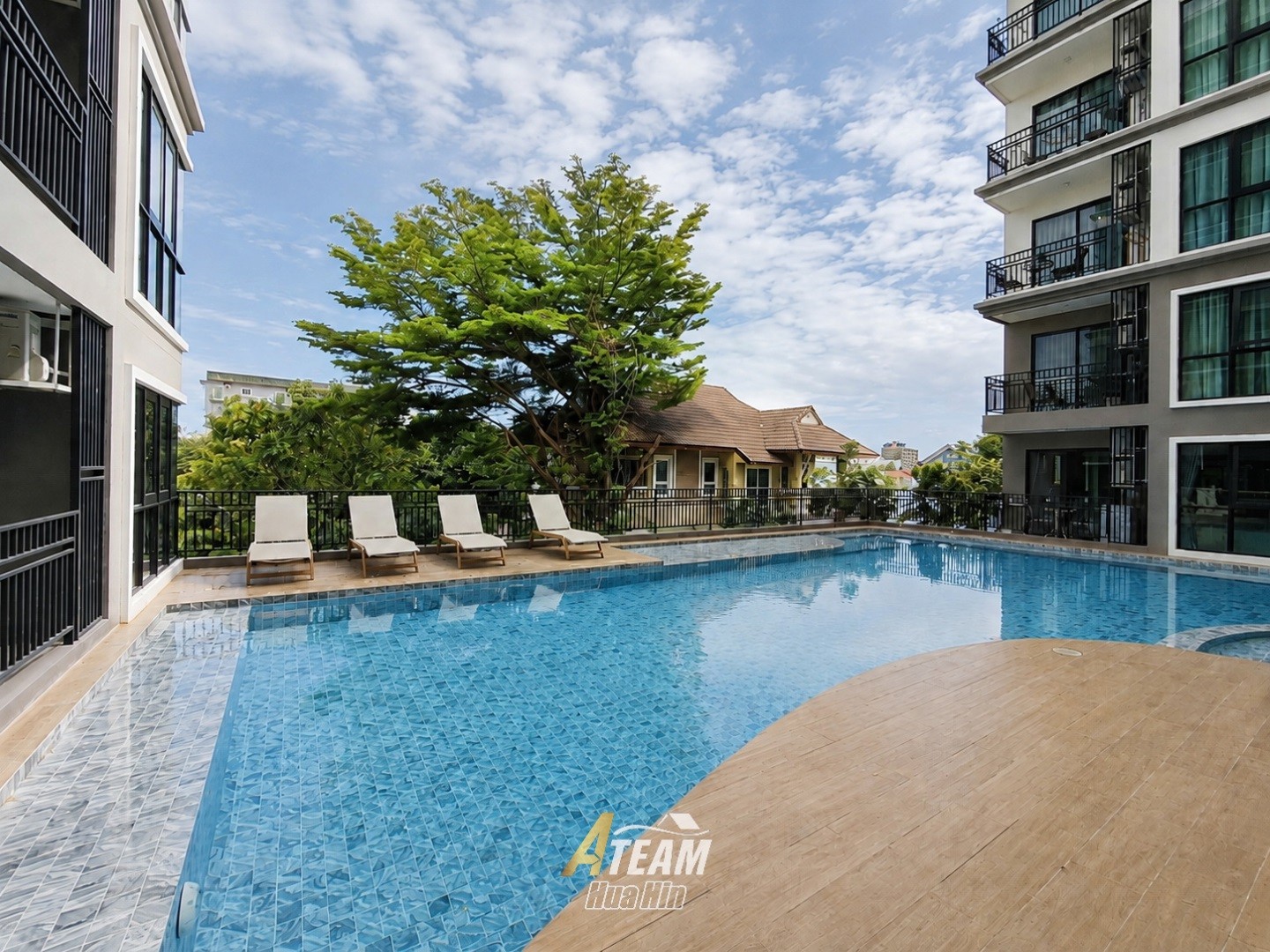 Appartement entièrement meublé avec vue sur la piscine à Mira Monte