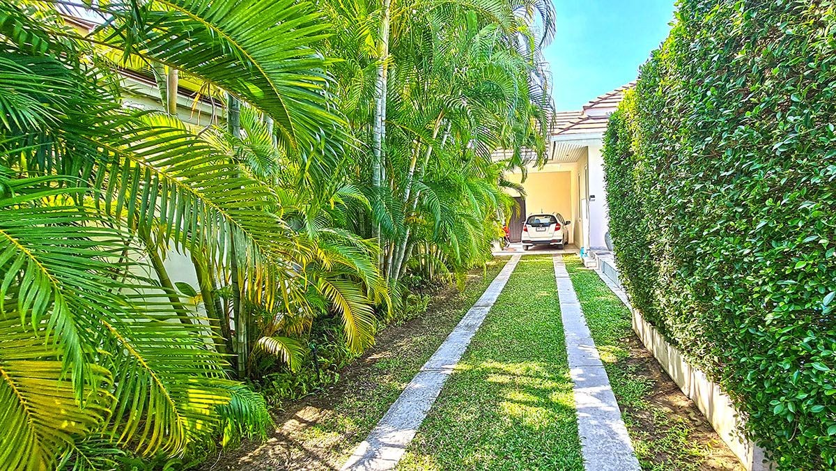 Pool-villa-For-Sale-Hua-Hin-Red-moutain-water-side-carport