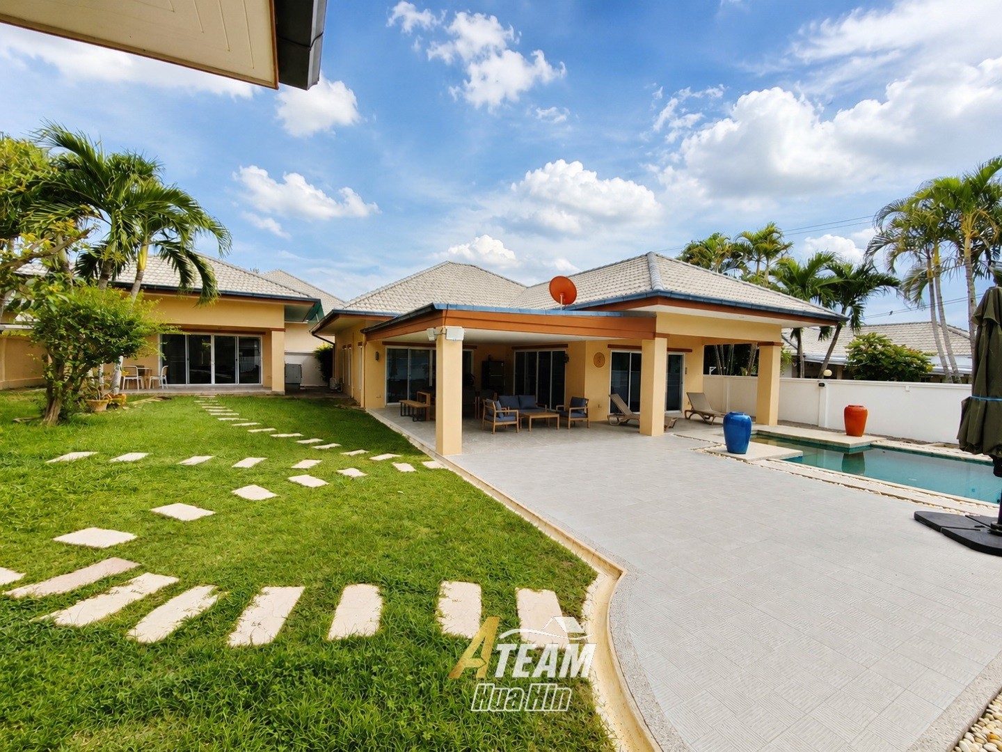 À LOUER | Quand le confort rencontre la vie tropicale | Villa avec piscine de 4 chambres | Gold Village, Hua Hin Soi 88