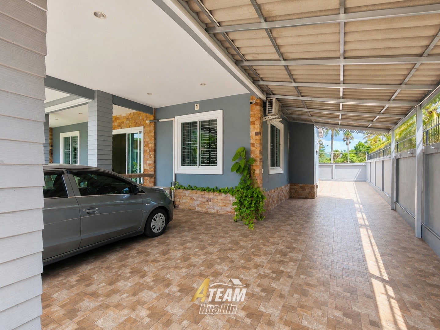 Opportunité d’investissement : maison de 5 chambres près de Pak Nam Pran Beach
