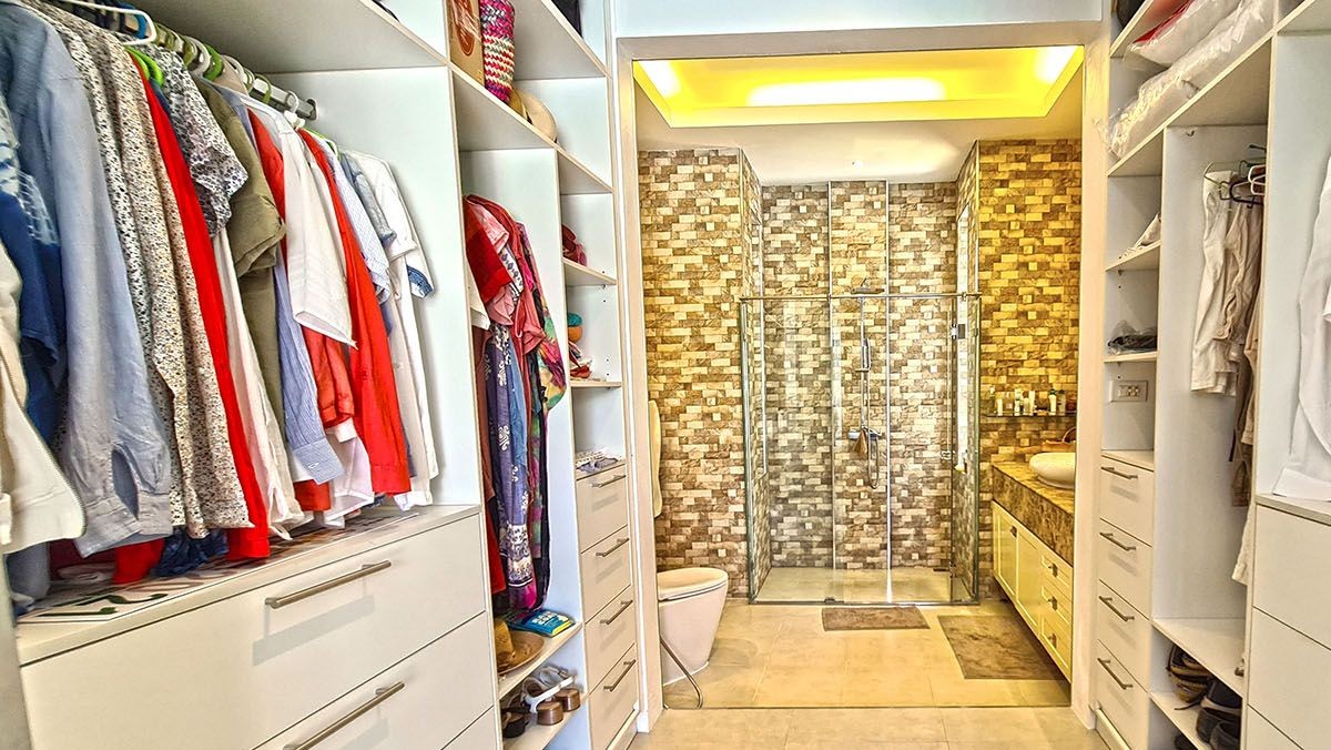 Pool-villa-For-Sale-Hua-Hin-Red-moutain-water-side-walking-closet