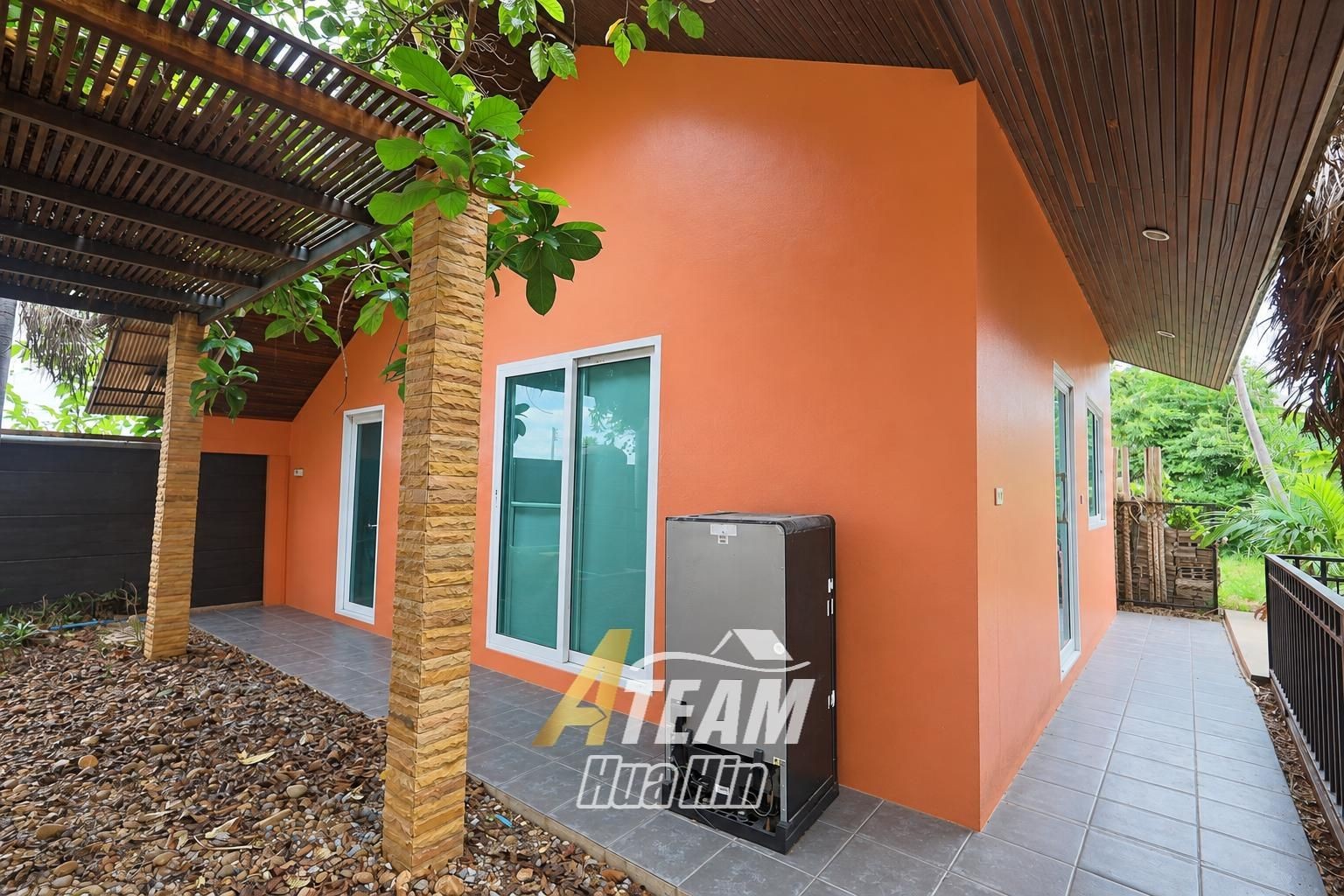 Maison spacieuse de 4 chambres avec maison d'amis et salle de sport à vendre