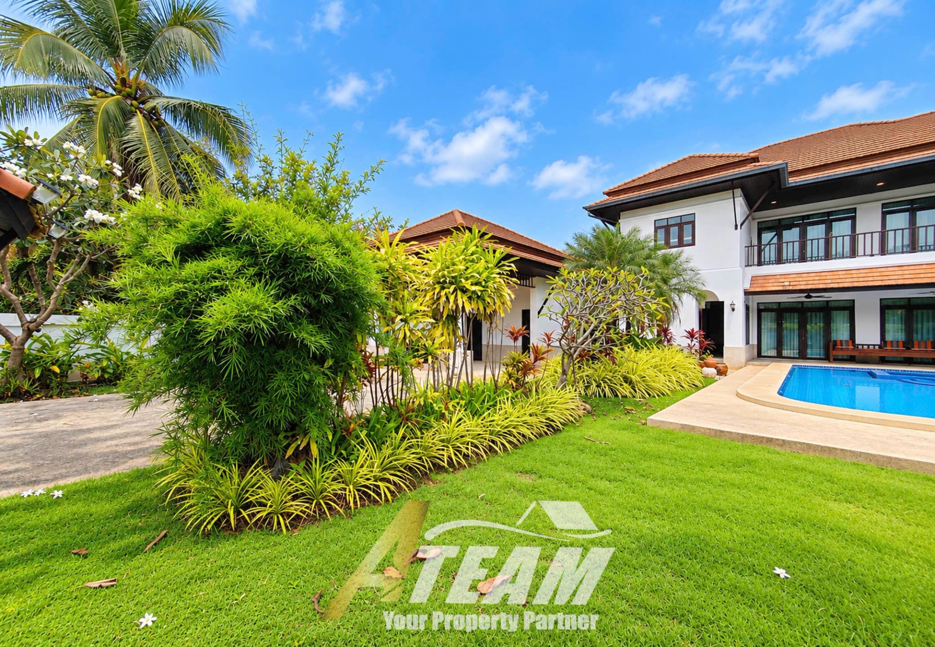 𝗦𝗽𝗮𝗰𝗶𝗼𝘂𝘀 𝟰-𝗕𝗲𝗱𝗿𝗼𝗼𝗺 𝗧𝘄𝗼-𝗦𝘁𝗼𝗿𝗲𝘆 𝗣𝗿𝗶𝘃𝗮𝘁𝗲 𝗣𝗼𝗼𝗹 𝗩𝗶𝗹𝗹𝗮 𝗳𝗼𝗿 𝗥𝗲𝗻𝘁 𝗶𝗻 𝗞𝗵𝗮𝗼 𝗧𝗮𝗼, 𝗛𝘂𝗮 𝗛𝗶𝗻 – 𝗦𝗽𝗮𝗰𝗶𝗼𝘂𝘀 𝗙𝗮𝗺𝗶𝗹𝘆 𝗟𝗶𝘃𝗶𝗻𝗴 | ฿𝟳𝟬,𝟬𝟬𝟬/𝗠𝗼𝗻𝘁𝗵